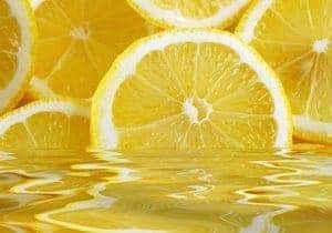 remedio casero con agua y limón