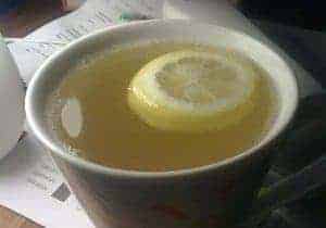 remedio casero de té con limón y miel