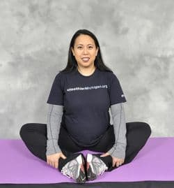 mujer embarazada practicando yoga