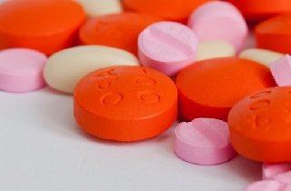 medicación con pastillas y antibióticos